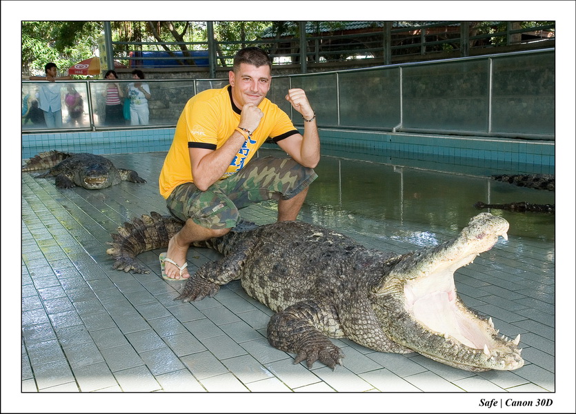 2006 - 08 - Pattaya - Crocodile farm - Julien 01